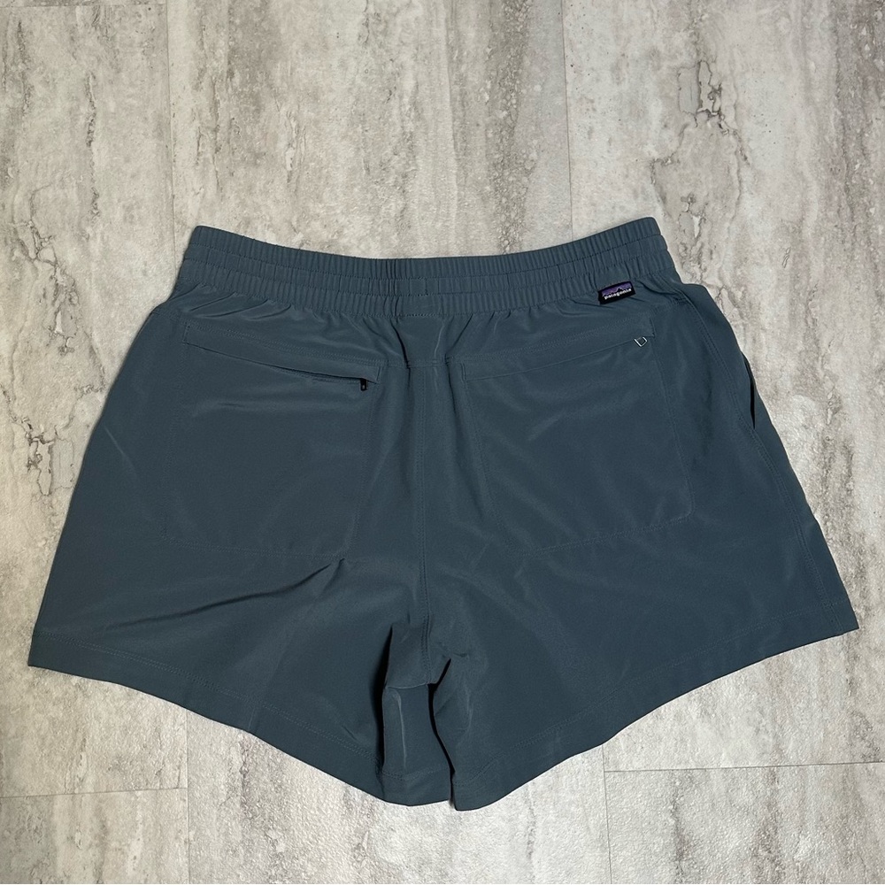 NWOT Patagonia Women’s athletic shorts w pockets Blue/Green Size Small - Picture 2 of 3